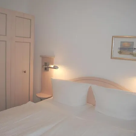 Haus Strandburg - Hinter Duene Und Apartment Binz