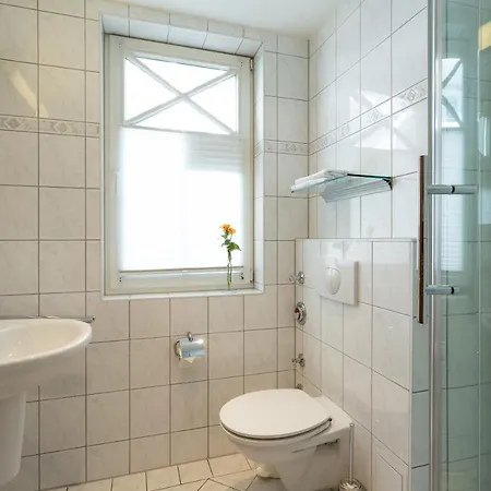 Haus Strandburg - Hinter Duene Und Apartment Binz