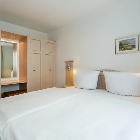 Haus Strandburg - Hinter Duene Und *