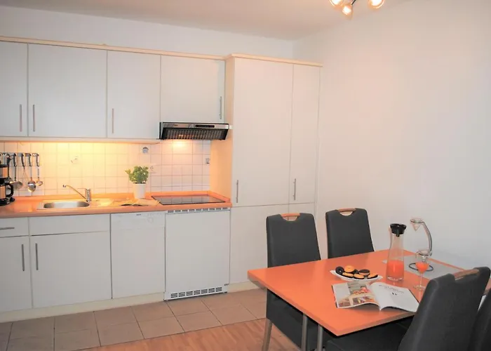 Haus Strandburg - Hinter Duene Und Appartamento Binz