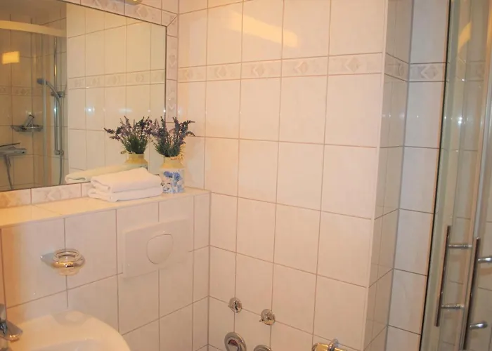 Haus Strandburg - Hinter Duene Und Appartamento Binz