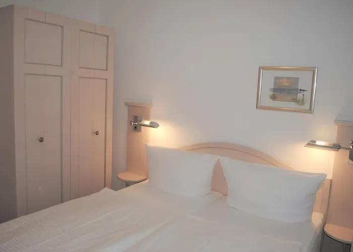 Haus Strandburg - Hinter Duene Und Appartamento Binz