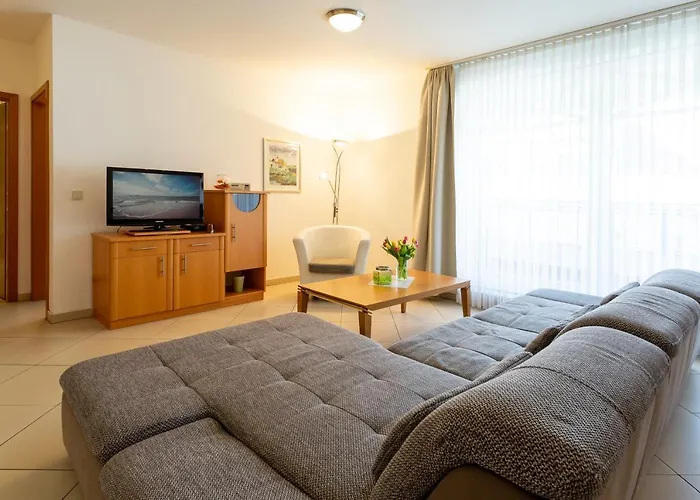 Haus Strandburg - Hinter Duene Und Appartamento Binz