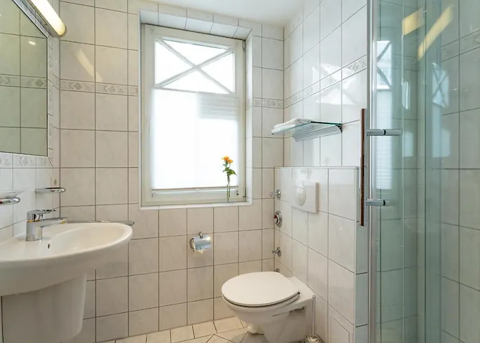 Haus Strandburg - Hinter Duene Und Appartamento Binz